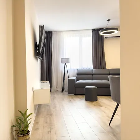 2br Business With Free Gym, By Holiwork Apartment *