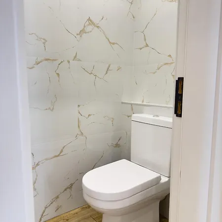 Apartment 2br Business With Free Gym, By Holiwork *